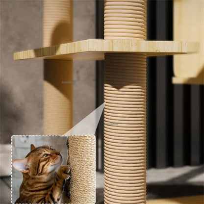 Mehrstöckiger Katzenbaum mit Hängematte